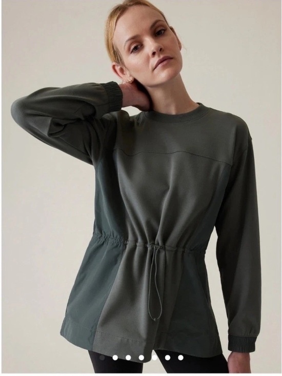 Athleta Tops - Athleta Triumph Hybrid Crewneck Top in Green Size XS